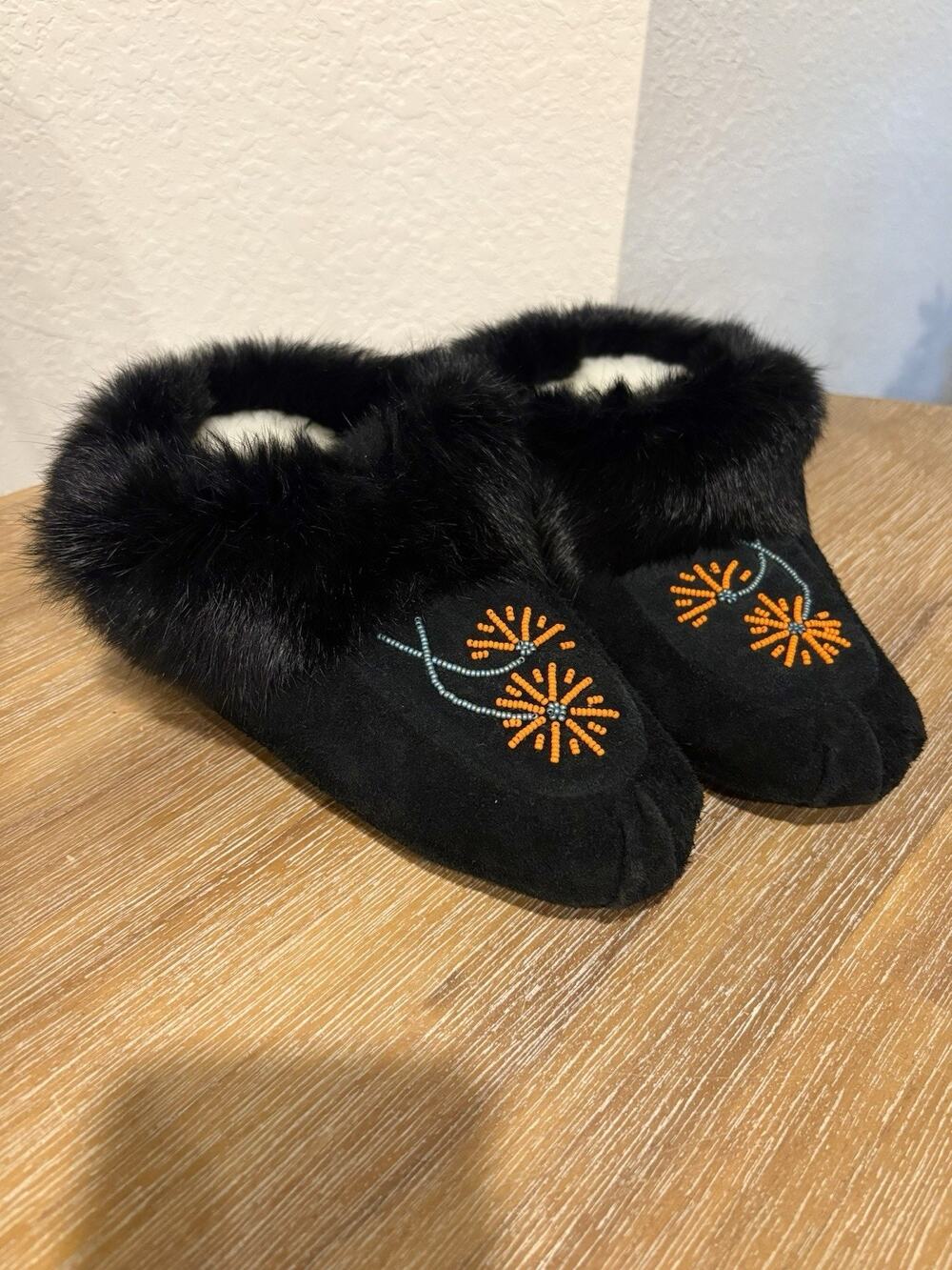 Manitobah Tipi Suede Moccasin Slippers Color Black Size Ladies SZ 6 NEW w/o Tags